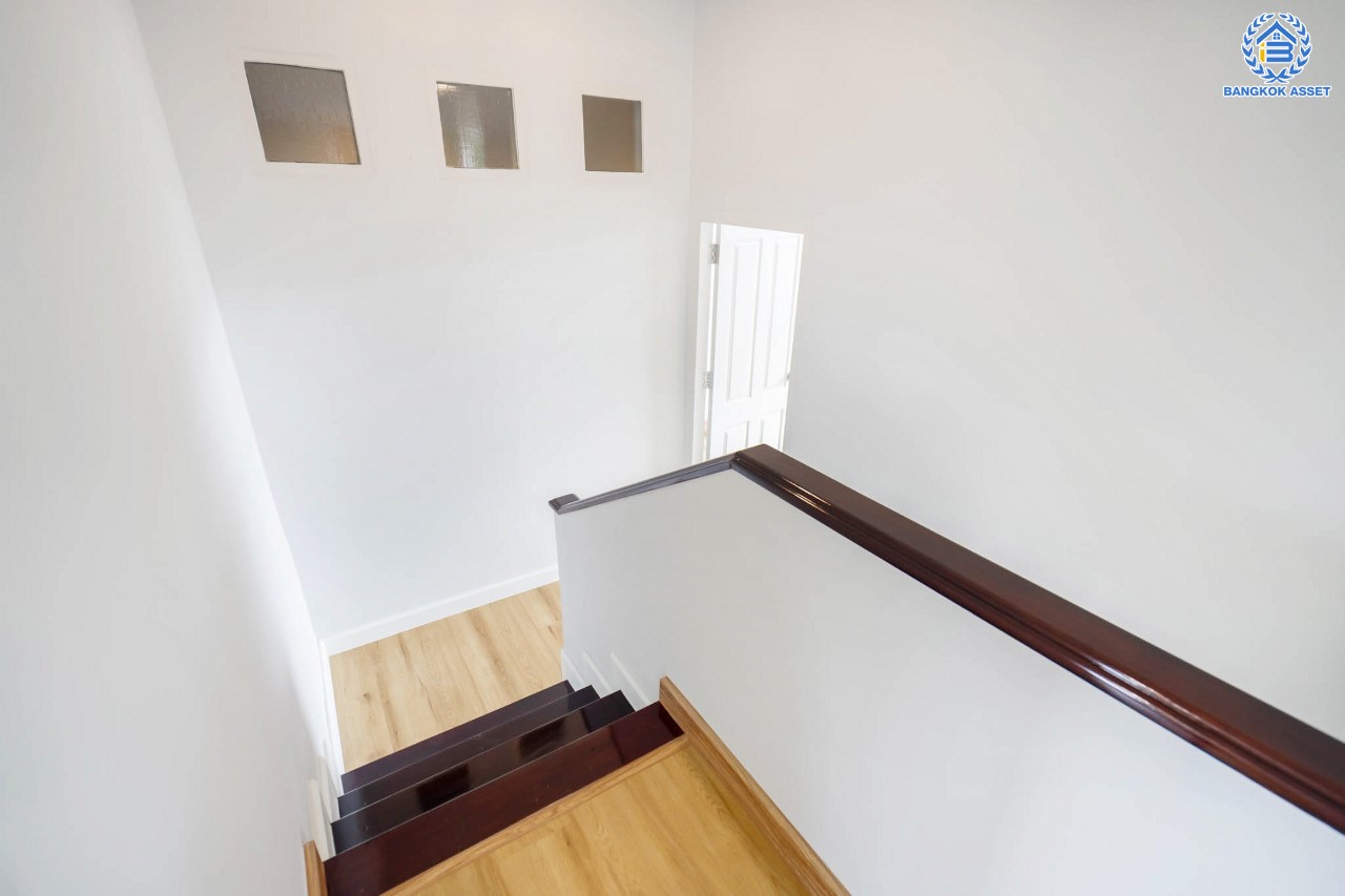 บ้านมือสองตกแต่งใหม่ ม.ศุภาลัย ออร์คิดปาร์ค2 ปิ่นเกล้า-ใกล้ถ.กาญจนาภิเษก หลังมุม ตกแต่งหรูหรา เนื้อที่ 69.8 ตร.ว. ฟังก์ชัน 4 ห้องนอน 4 ห้องน้ำ 1 ห้องแม่บ้าน จอดรถได้ 2 คัน บนทำเลเดินทางสะดวก เชื่อมต่อหลายเส้นทาง และเดอะมอลล์บางแค ทางด่วน "กาญจนาภิเษก" และรถไฟฟ้า "สถานีภาษีเจริญ"